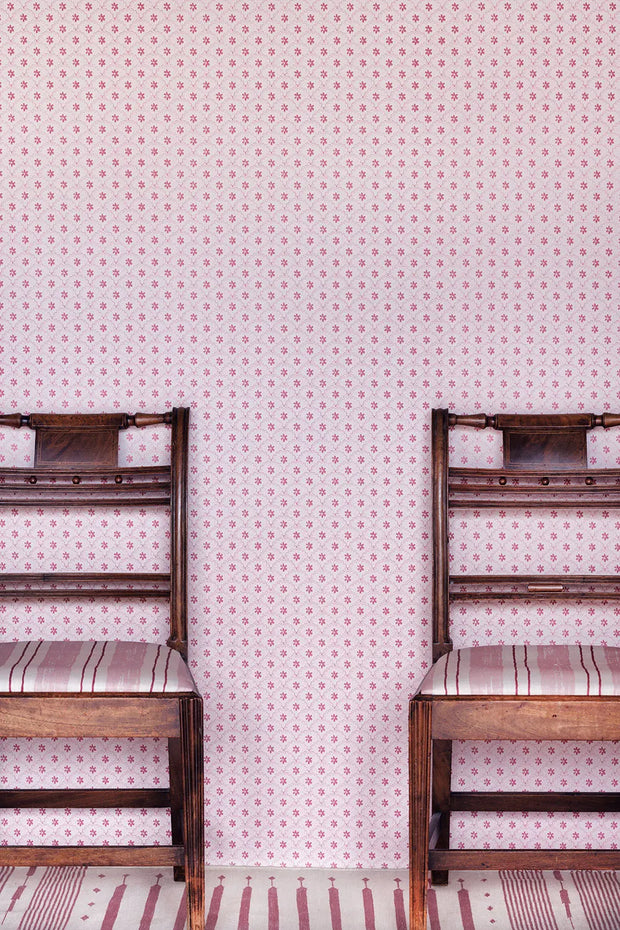 Pink/Red Daisy Scallops Wallpaper – 10m Roll, Nonwoven, 52cm Width