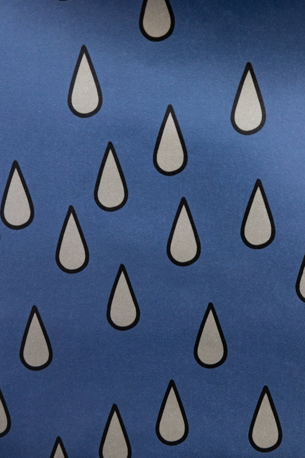 Raindrops on our Rooftops Wallpaper – Luxury Pearlescent Wall Décor
