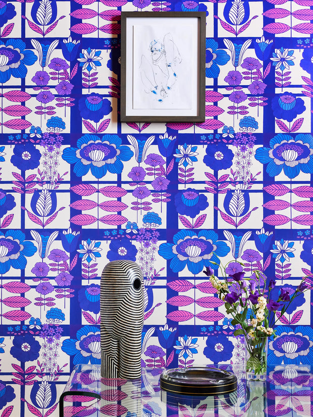 Ultraviolet Plaid Blooms Wallpaper – Elegant Clay Coated Design