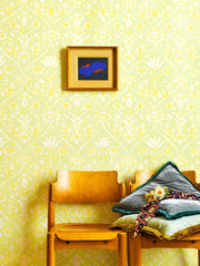 Green and Yellow Trumpet Blooms Wallpaper – Elegant Clay Coated Design