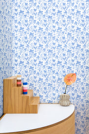 Cornflower Strawberries Wallpaper – Non Woven Fibre | Sold by Yard | 5–7 Week